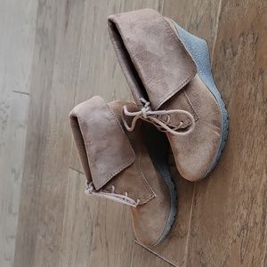 Like new wedge shoe boots